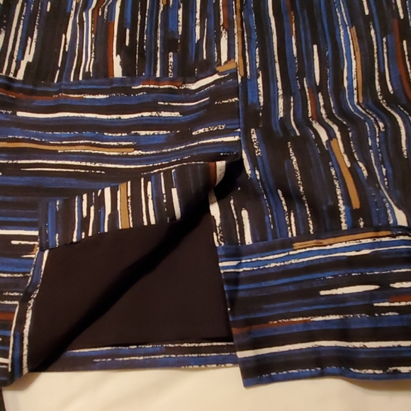 DONATING! Ann Taylor Lined Skirt Size 8 - Picture 3 of 5